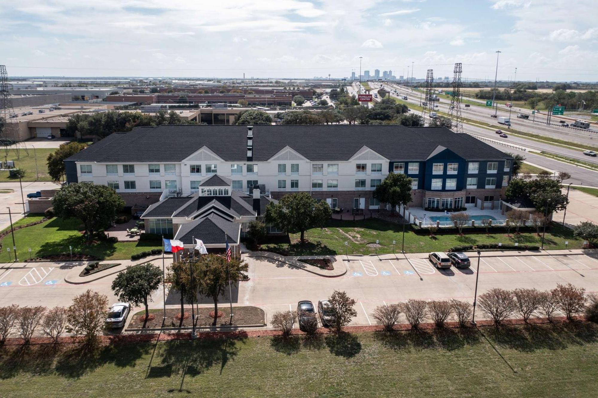 Hilton Garden Inn Fort Worth/Fossil Creek Экстерьер фото